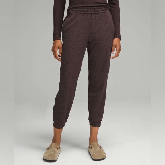 lululemon athletica Pants - Lululemon Soft Jersey Classic-Fit Mid-Rise Jogger - Size 10